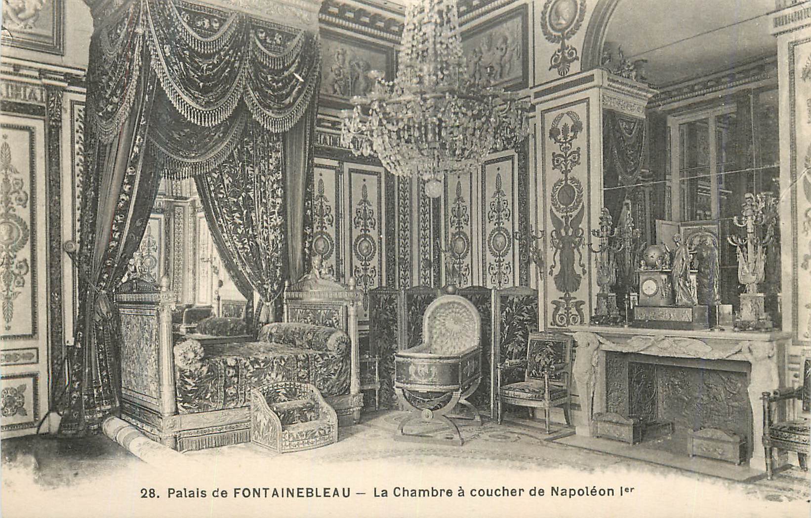 Palais de FONTAINEBLEAU — La Chambre à coucher de Napoléon Ier